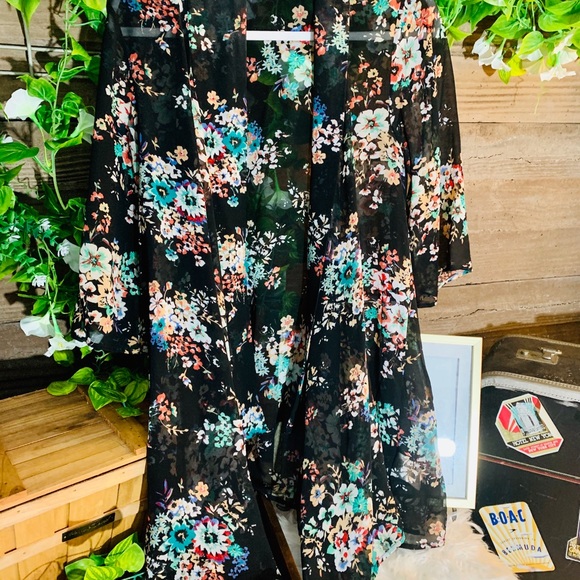 “2B BeBe” Black Floral Sheer Kimono - Picture 4 of 10